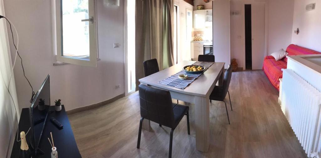 קסטלמולה Casa Vacanza Cundari מראה חיצוני תמונה