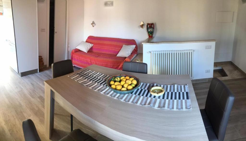 קסטלמולה Casa Vacanza Cundari מראה חיצוני תמונה